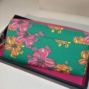 Trina Turk Green and Pink Floral Wallet New with tags